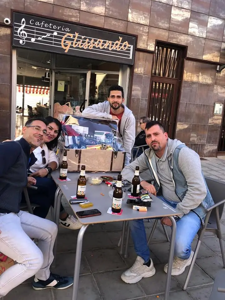 Los buenos amigos en la Cafetería Glissando de Elda