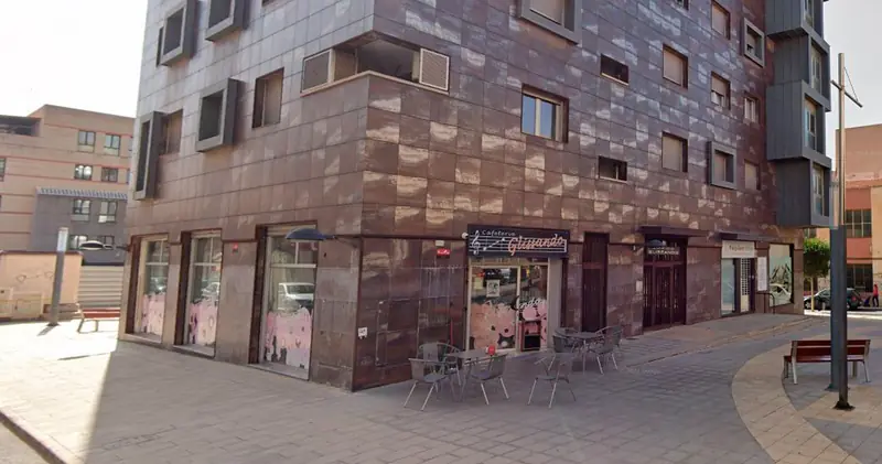 Fachada de la Cafetería Glissando en la calle Maximiliano García Soriano de Elda